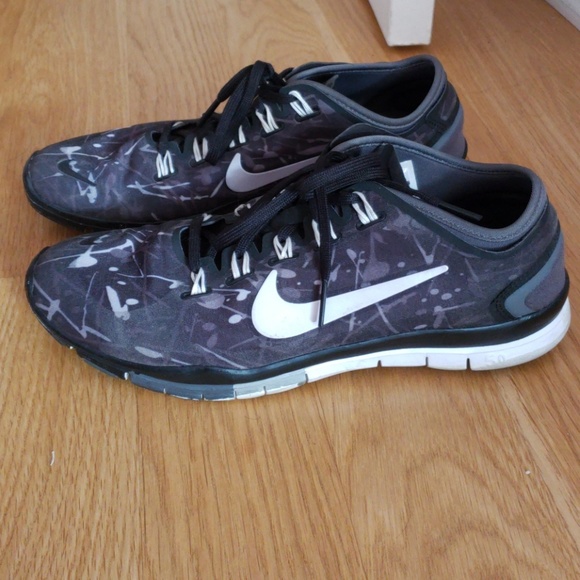 Nike Shoes - Nike free runs 5.0